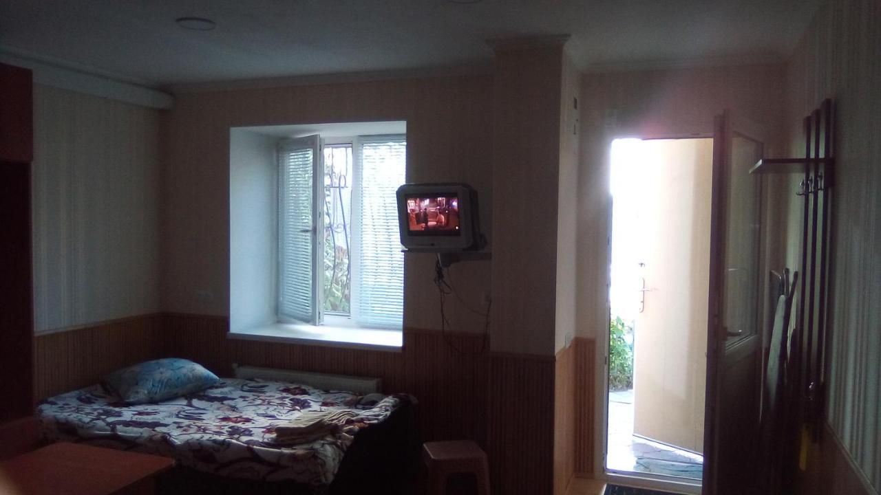 1-Я Слободская, 17А, Угол Проспекта Центрального, 3 Дивана, Wi-Fi, Отдельный Вход. Mykolajiv Exteriér fotografie